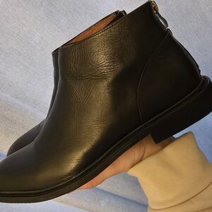 Vintage Foundry Co. Men's Black Leather Chukka Boots - Sleek Ankle Style